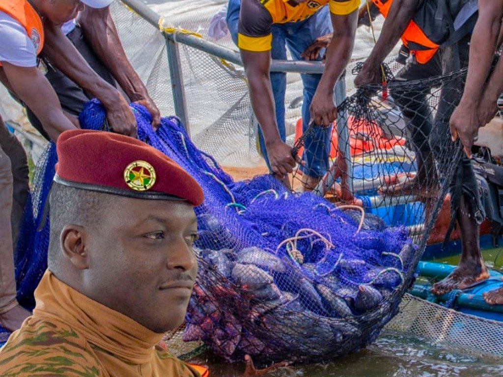 Burkina Faso / Autosuffisance alimentaire : L’élevage de poissons en cages flottantes, un pilier de la vision du Président Ibrahim Traoré