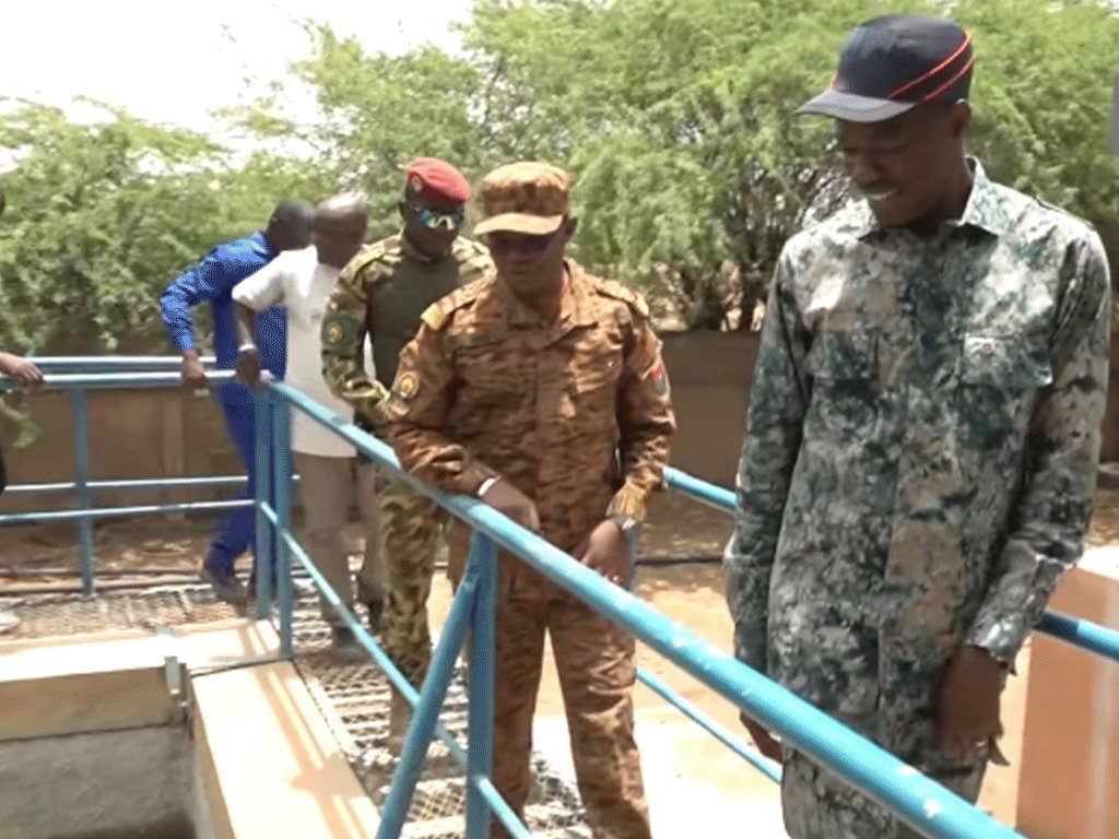 Burkina Faso : Le Capitaine Ibrahim Traoré, l’homme d’actes qui réveille l’âme et rassasie le peuple