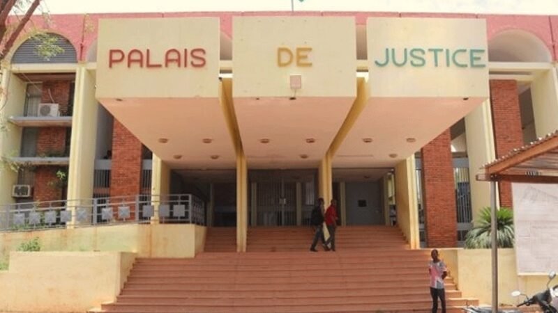 Burkina Faso : Un Huissier de justice poursuivi pour abus de confiance et blanchiment de capitaux.