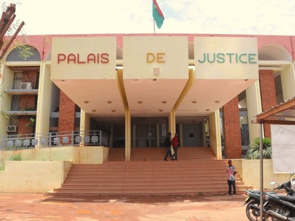 Burkina Faso : Un Huissier de justice poursuivi pour abus de confiance et blanchiment de capitaux.